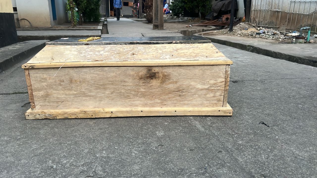 Lagos Police Averts Anarchy, Stops Violent Protest, Reopen Awolowo Way