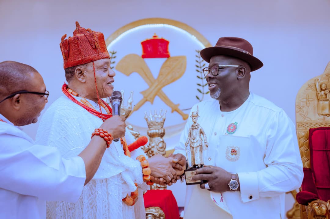 Ughelli Monarch and Olori Commend Governor Oborevwori on Otovwodo Flyover Project