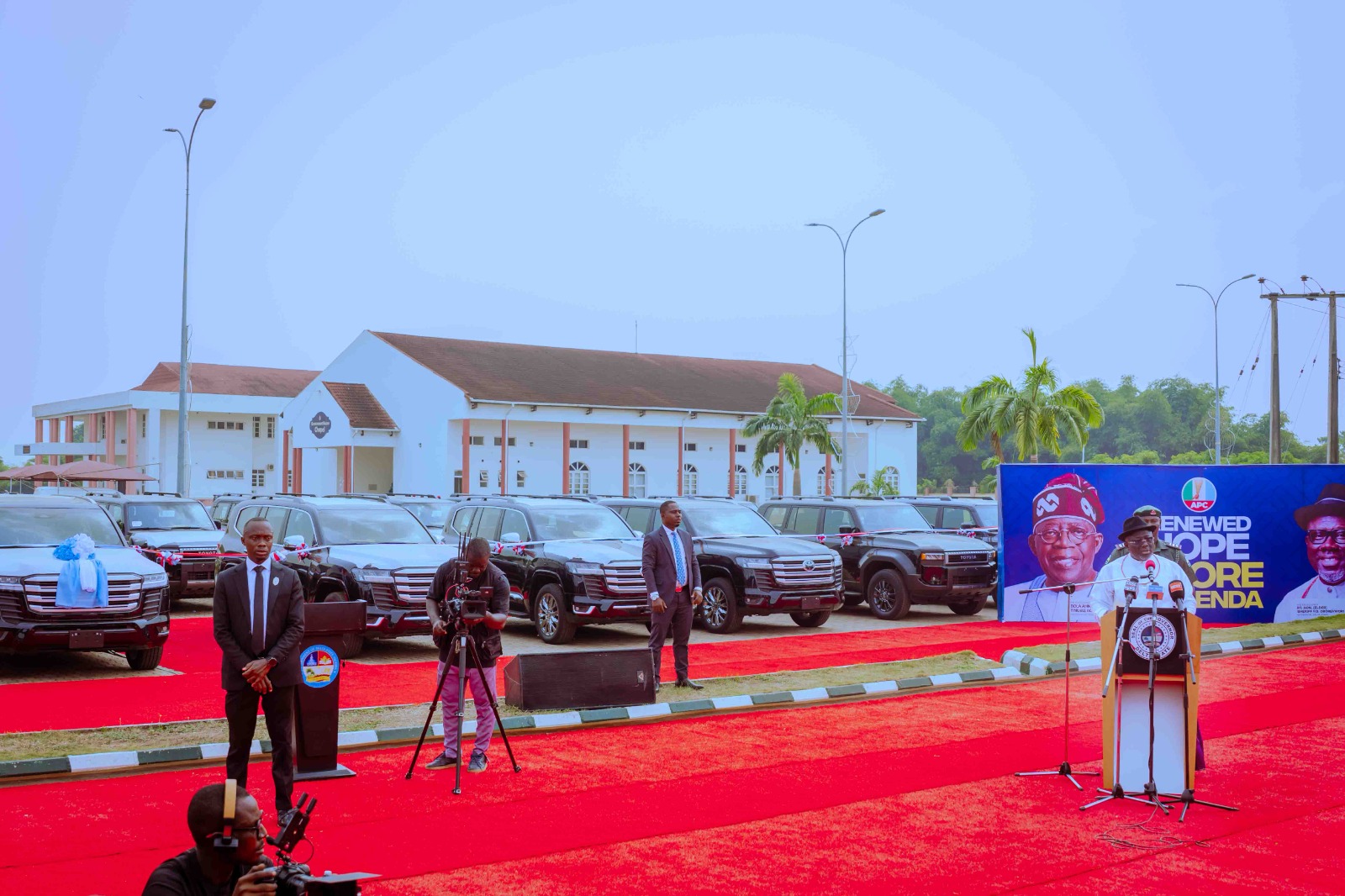 Oborevwori Presents 65 SUVs To Traditional Rulers In Delta