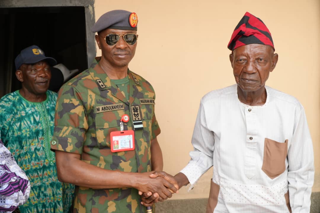 ‎Chairman, Military Pensions Board, Honours Veteran Soldier in Nasarawa State.