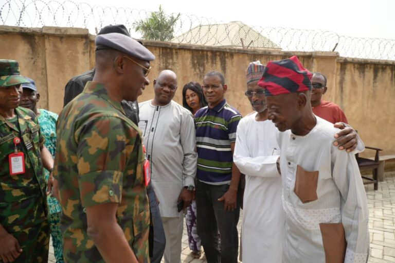 ‎Chairman, Military Pensions Board, Honours Veteran Soldier in Nasarawa State.