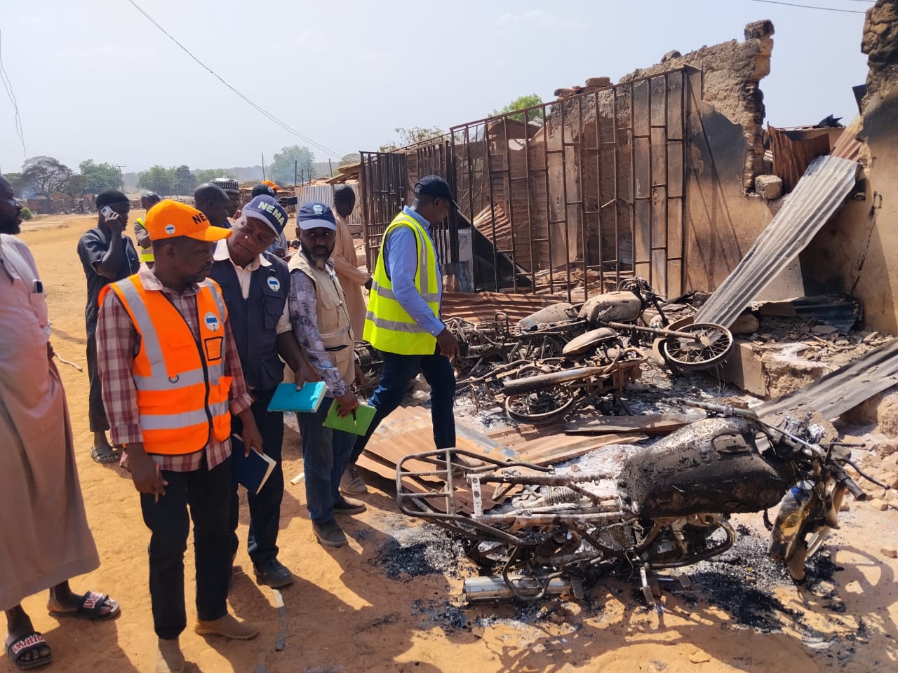 NEMA, KWASEMA Conduct On-the-Spot Assessment of Bandits’ Attack in Kwara Communities

‎