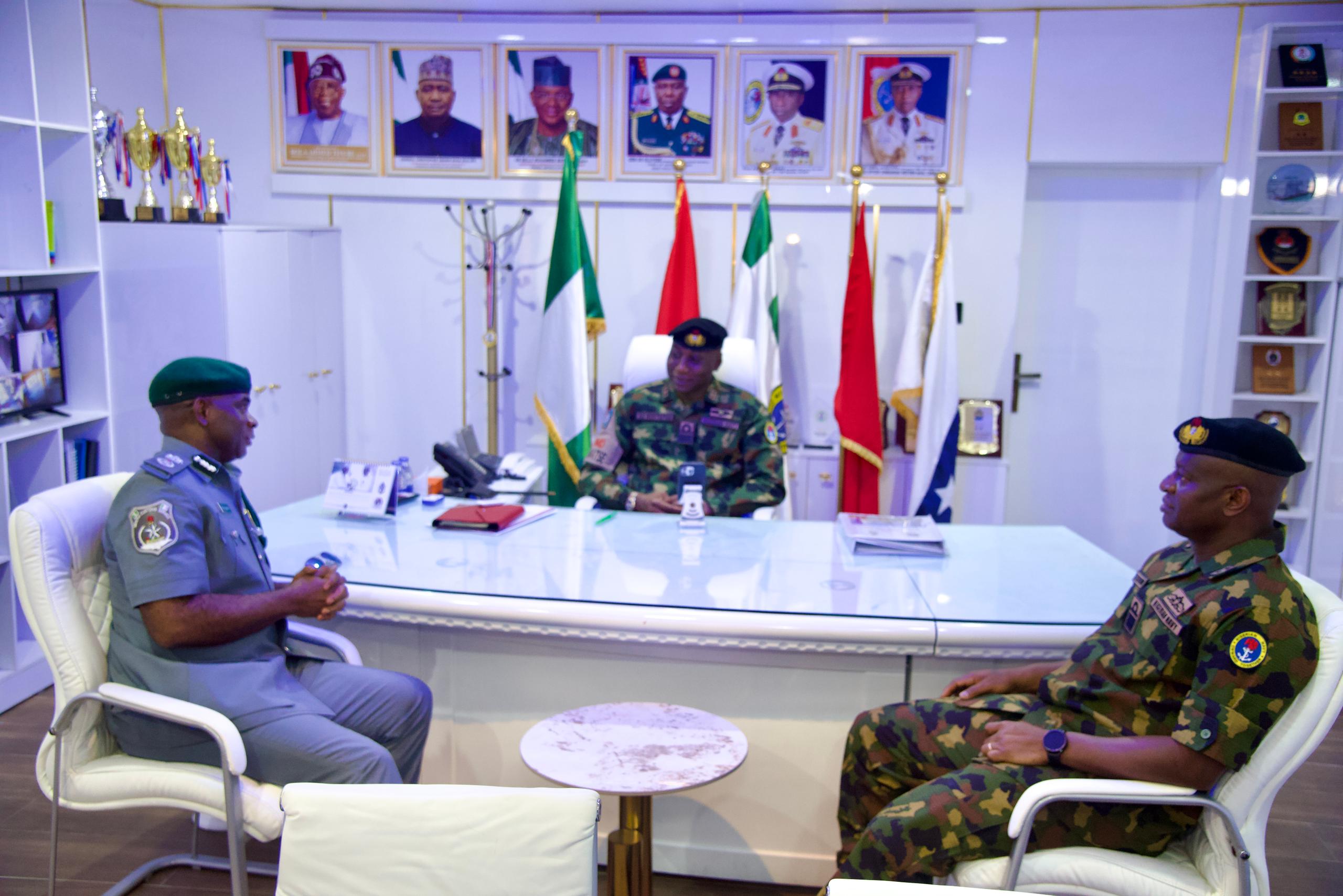 Customs, Navy reinforce institutional collaboration to secure maritime economy

‎
