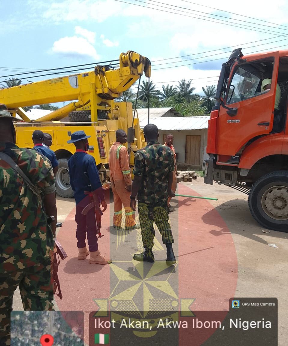 Troops Nab Diesel Thieves, Shoot Ring Leader as Mob Attacks Soldiers in Akwa Ibom