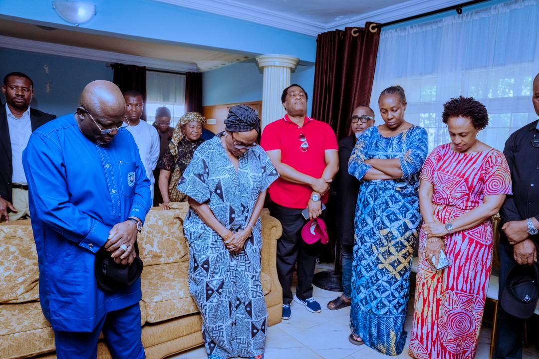 Oborevwori Pays Condolence Visit To Elue Family