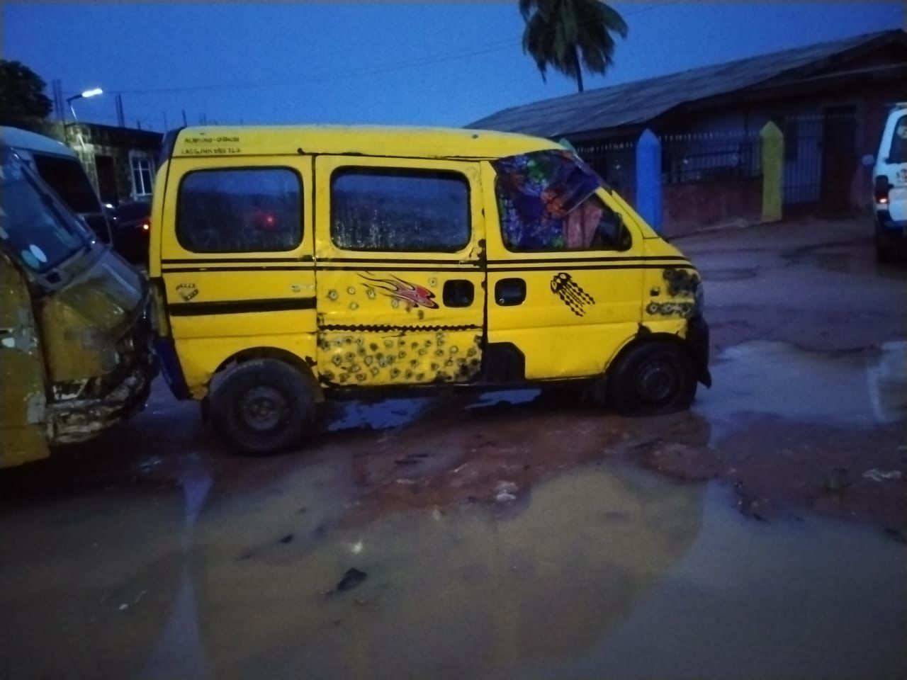Ogun Police Impound Vehicles, Dismantle Roadside Structures In Fresh Crackdown On Gridlock