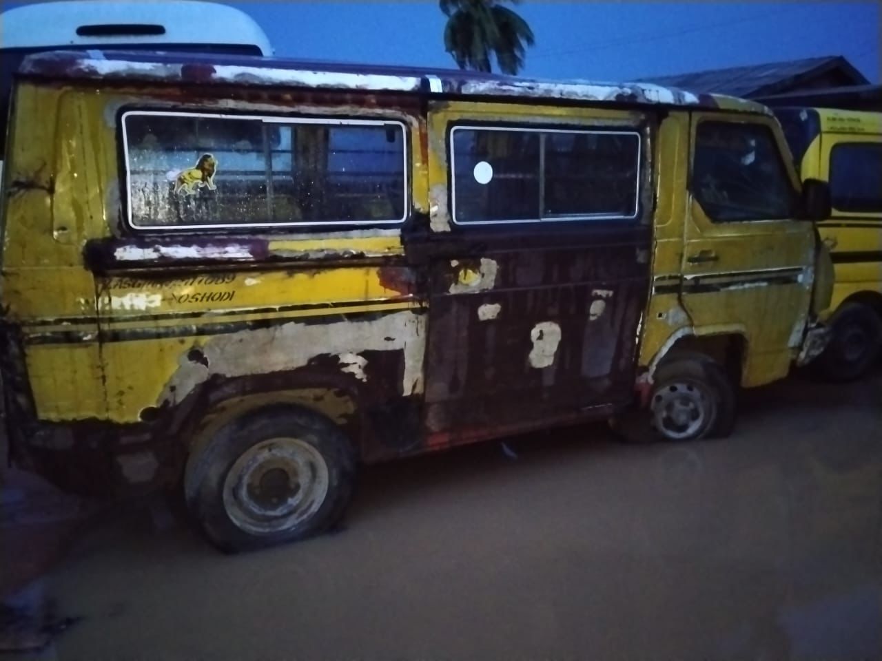 Ogun Police Impound Vehicles, Dismantle Roadside Structures In Fresh Crackdown On Gridlock