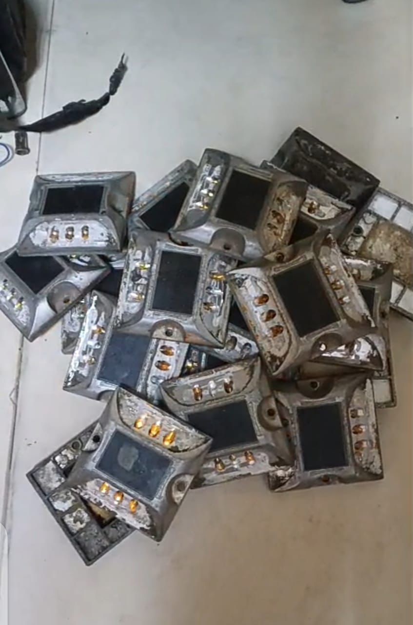 Police arrest suspected vandal, recover 20 road studs on Third Mainland Bridge