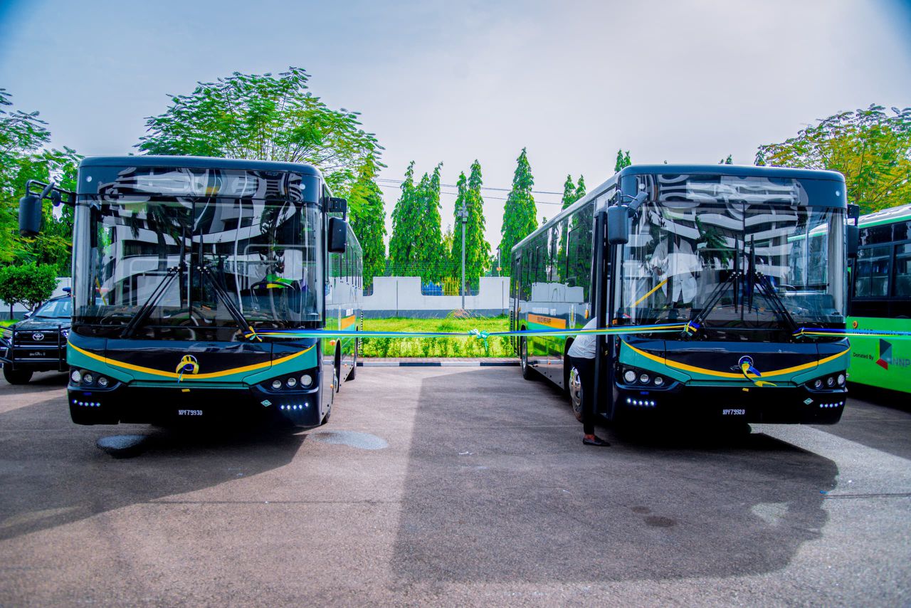 Police Launch Green Fleet As Trust Fund, PI-CNG Donate Special Buses