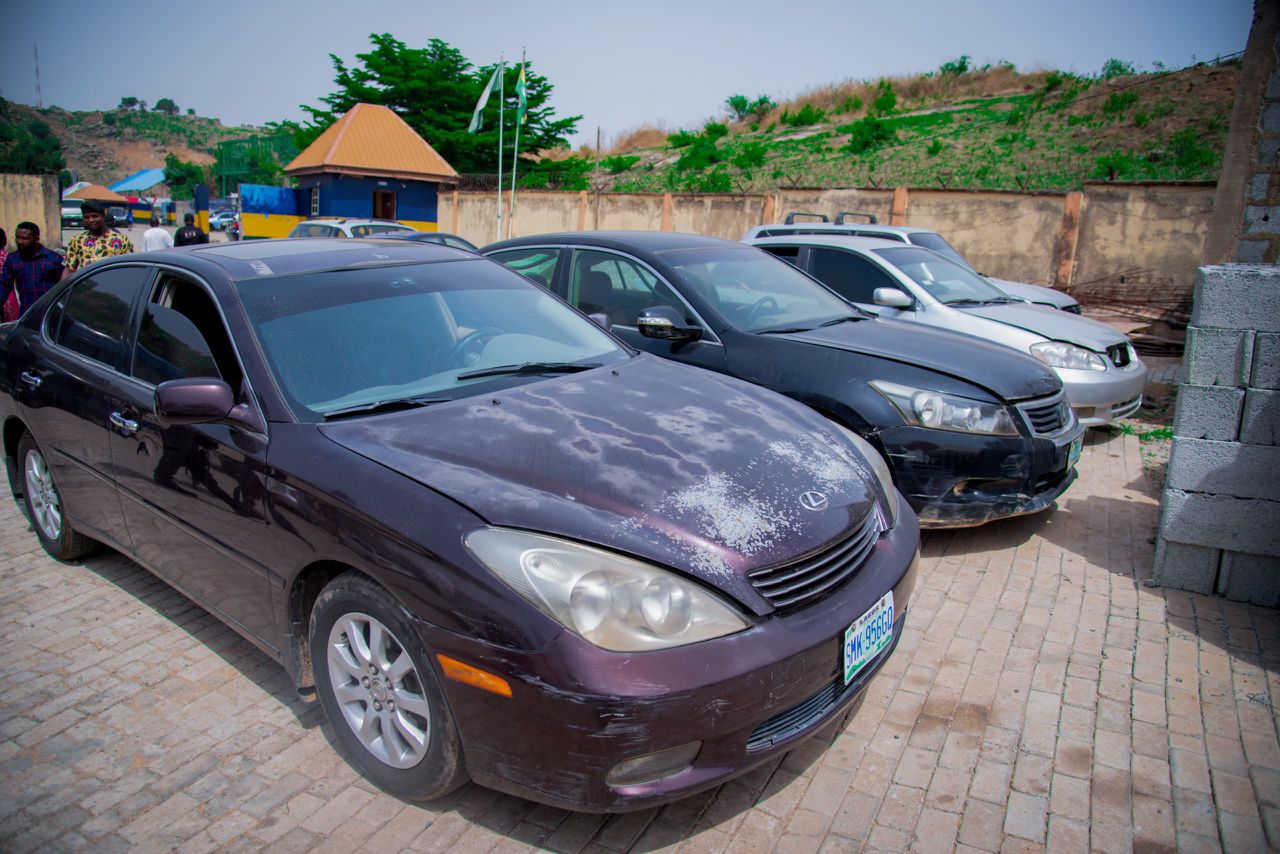 Police Dismantle Notorious Car Theft Syndicate in Kaduna, Recover 10 Vehicles, Arrest Ex-Soldier Impostor
‎
‎