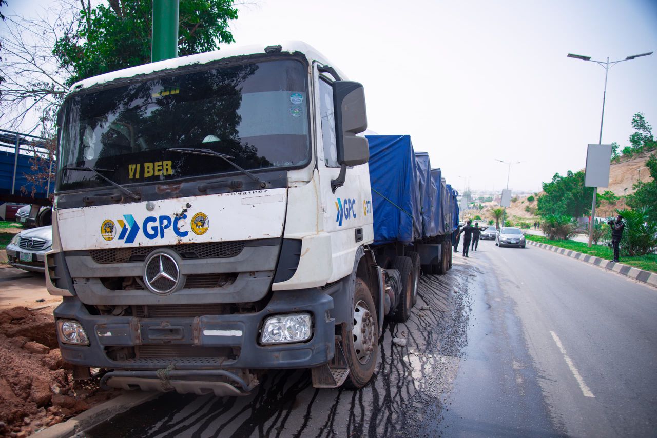 ‎₦100m Bribe Rejected as Police Smash Railway Vandalism Syndicate, Recover ₦400m Assets

‎

‎