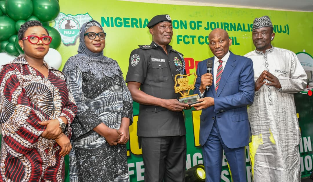 Applauds, Pomp as AIG Olohundare Jimoh Bags NUJ FCT Most Coveted Crime Fighter of the Year Award

‎