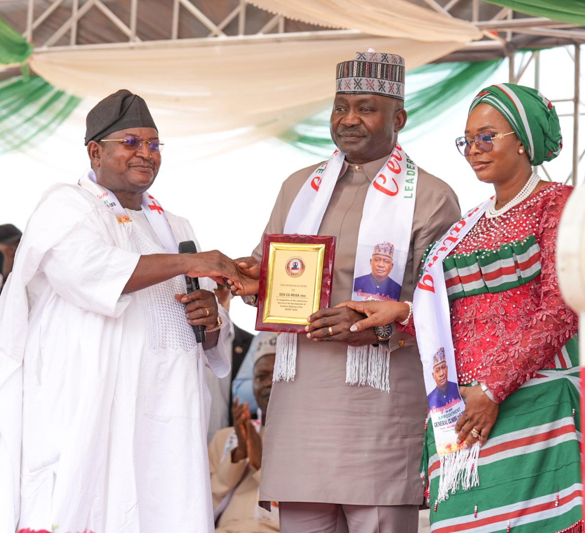‎Southern Kaduna Honours Defence Minister Musa With Grand Commander Title

‎