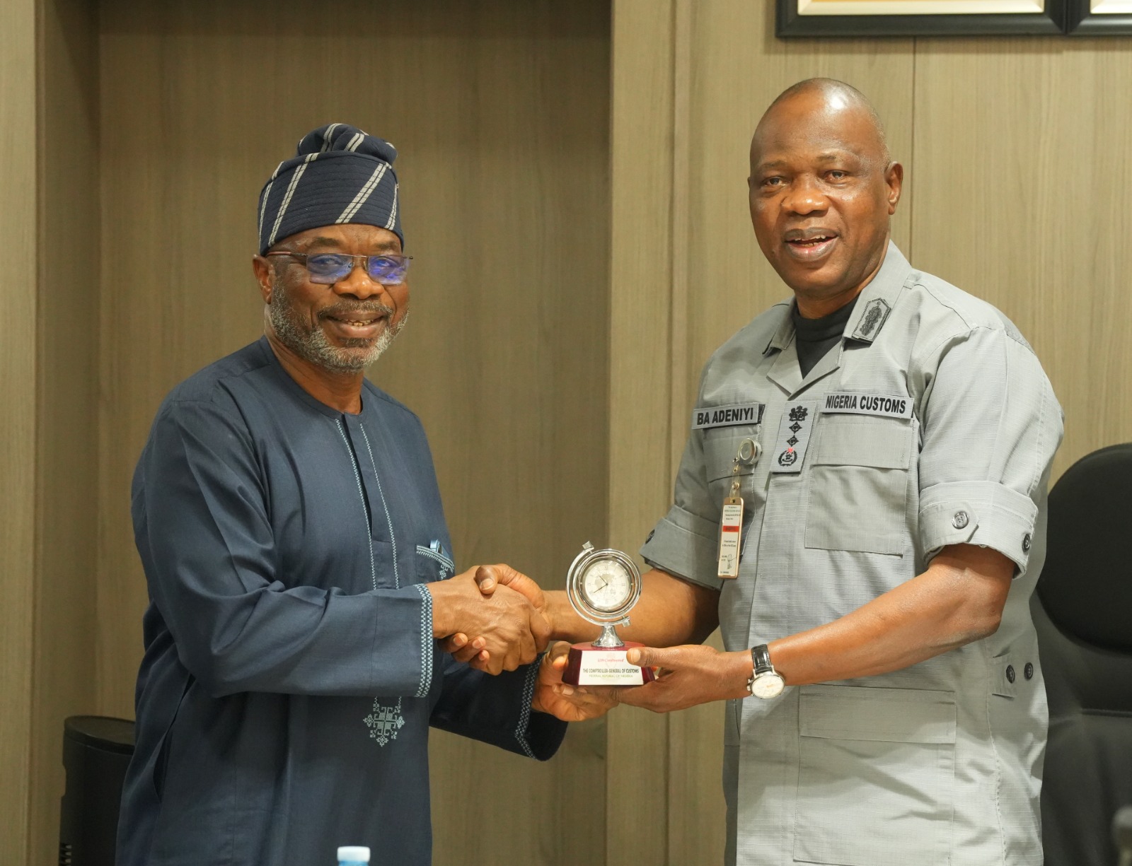 Customs Unveils Special Operations Against Vegetable Oil Smuggling to Protect Local Investments