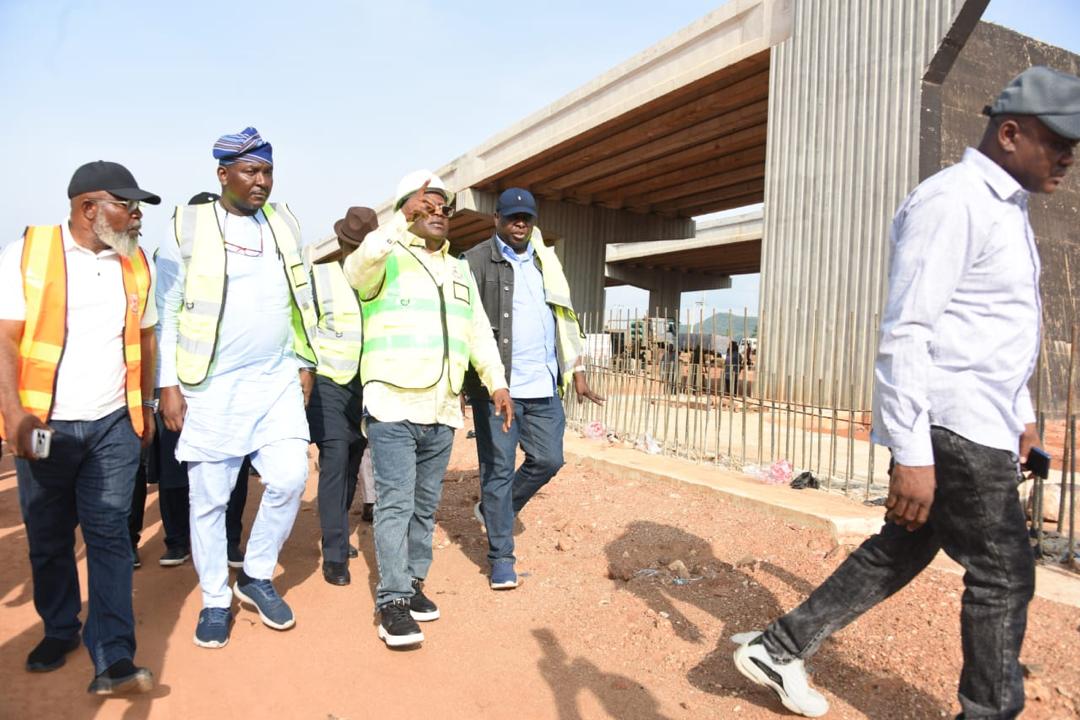 ‎Umahi Threatens Sanctions for Non-Performing Contractors, Says Tinubu Shouldn't Be Blamed for Delayed Road Projects

‎