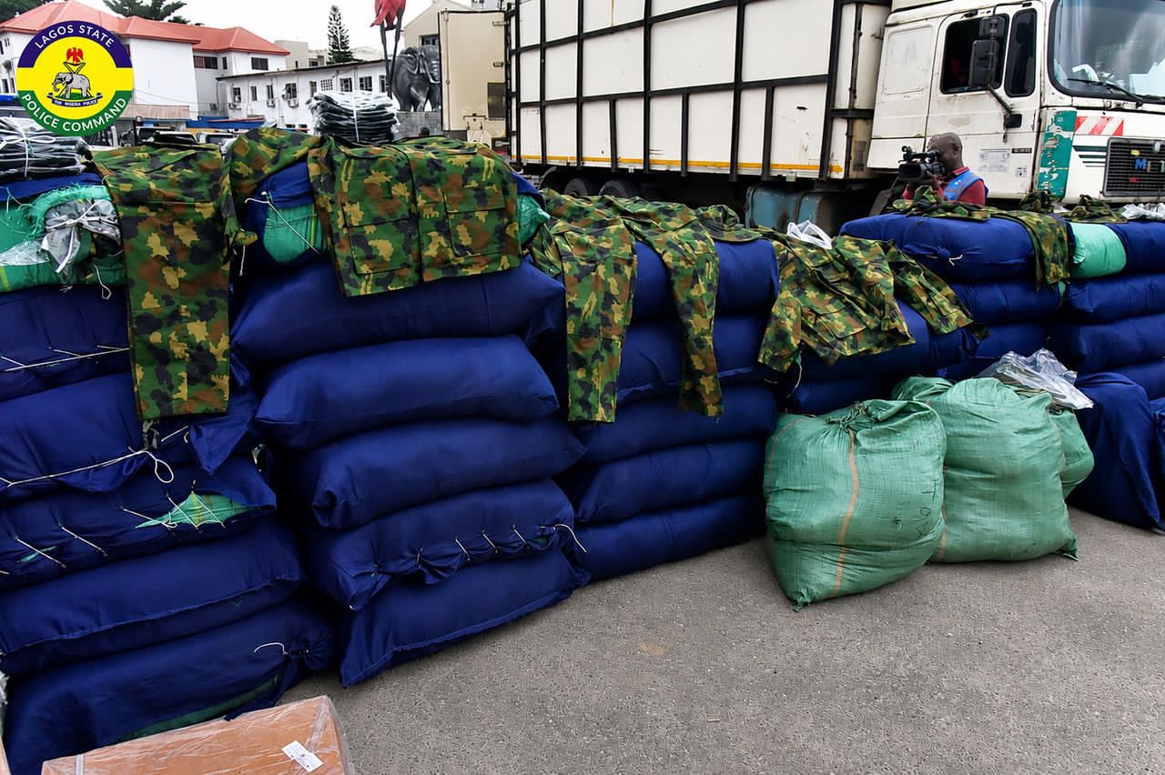 Lagos Police Intercept Truck Laden with Military Camouflage, Suspected Illicit Drugs, Arrest Four

‎