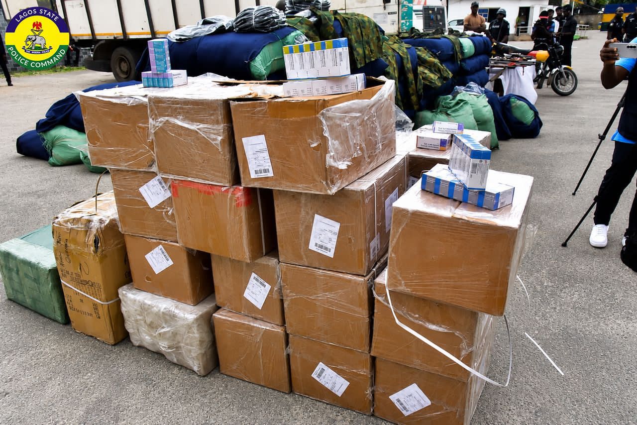 Lagos Police Intercept Truck Laden with Military Camouflage, Suspected Illicit Drugs, Arrest Four

‎