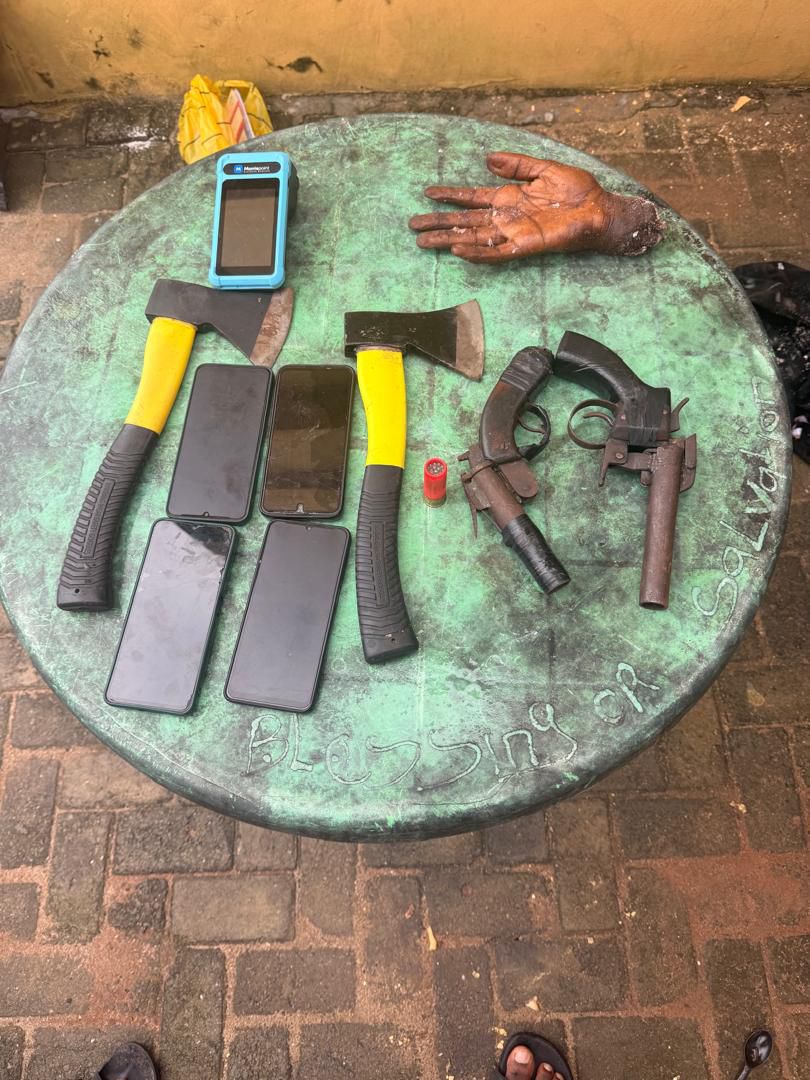 Police arrest robbery suspect with suspected human hand, guns in Lagos

‎