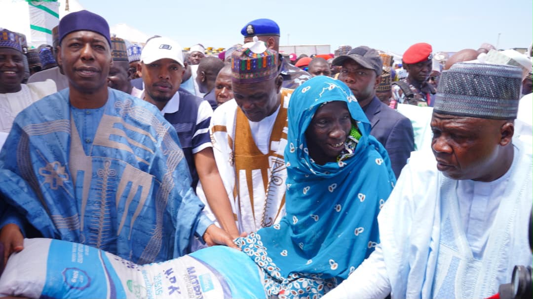 Borno: Zulum unveils 50% off fertiliser sale, free farm implement for 120,000 smallholder farmers
