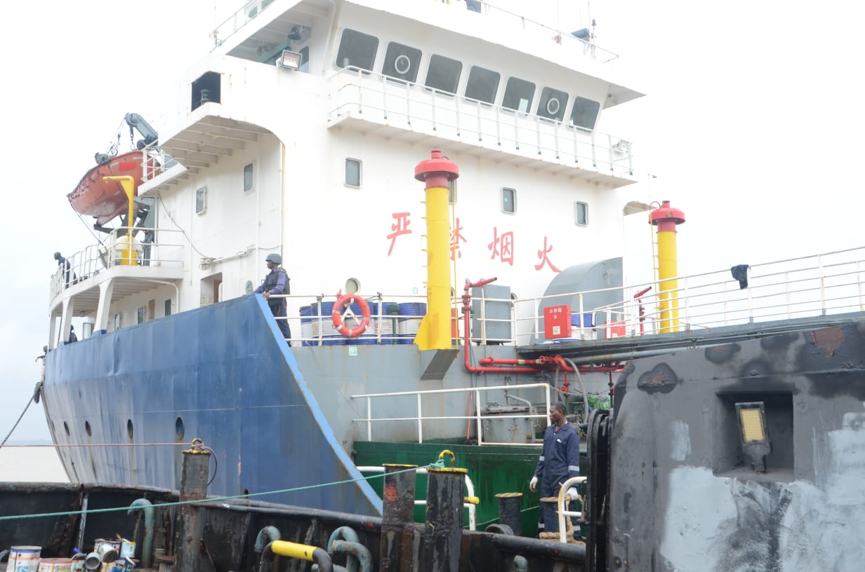 Nigerian Navy Intercepts Vessel Allegedly Siphoning Stolen Crude, Arrests 12 Crew Members in Akwa Ibom