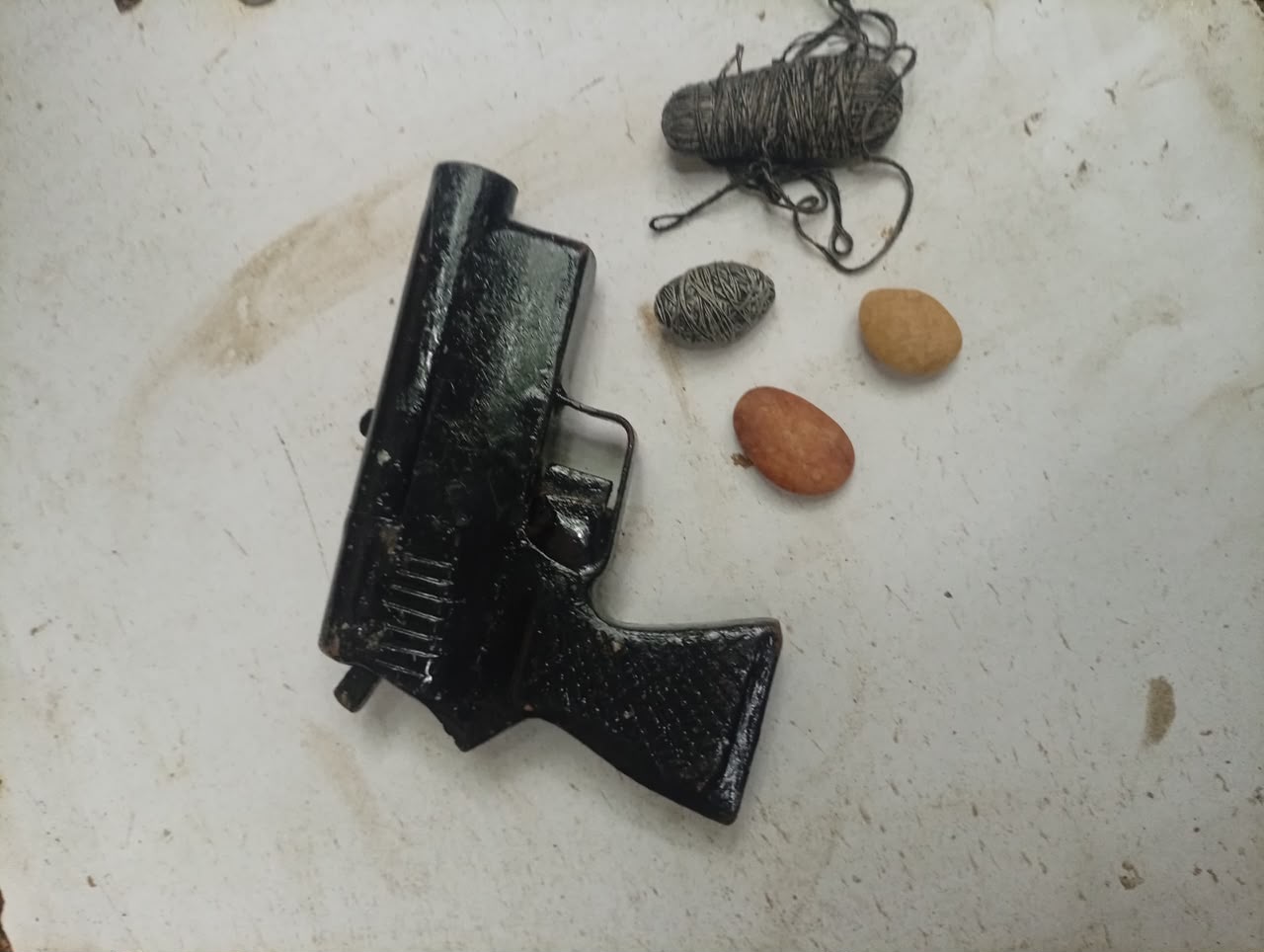 ‎Police arrest suspected armed robber, recover locally made pistol in Lagos

‎

‎

‎
