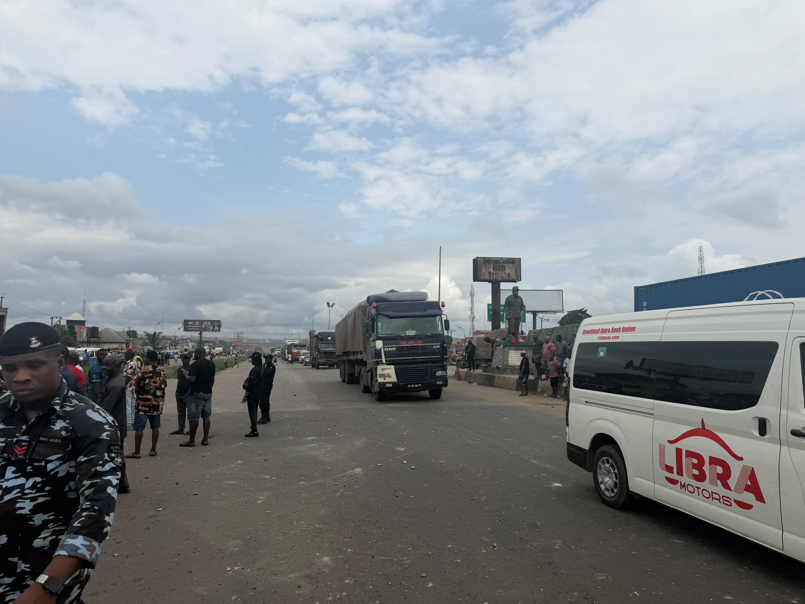 Onitsha Head Bridge Shooting: Anambra Police Order Probe, Pledge to Pay Victims’ Medical Bills