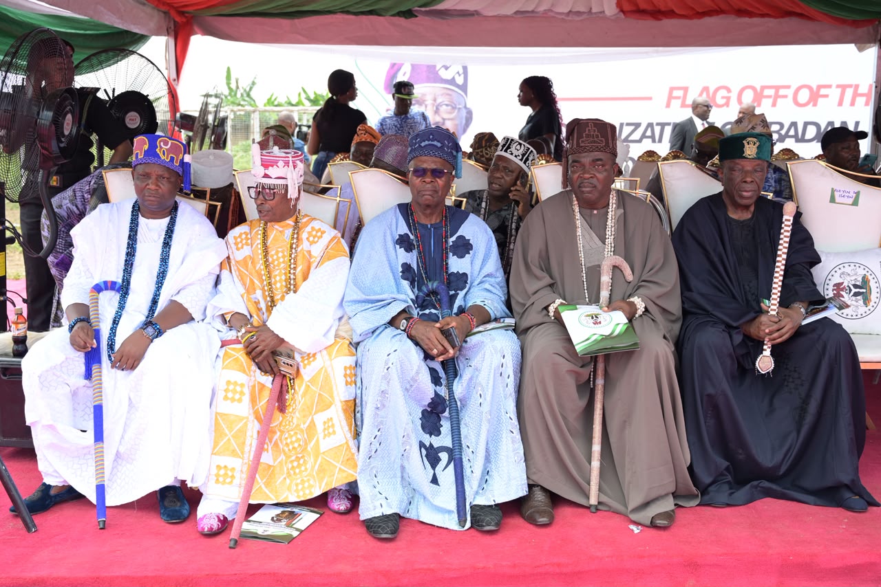 Umahi flags off Ibadan-Ijebu Ode dualisation, vows end to road ‘temporary fixes’