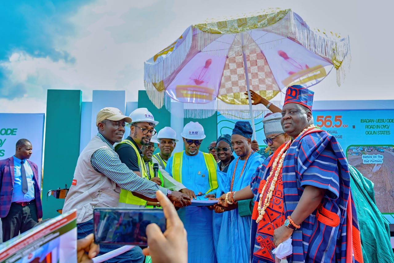 Umahi flags off Ibadan-Ijebu Ode dualisation, vows end to road ‘temporary fixes’