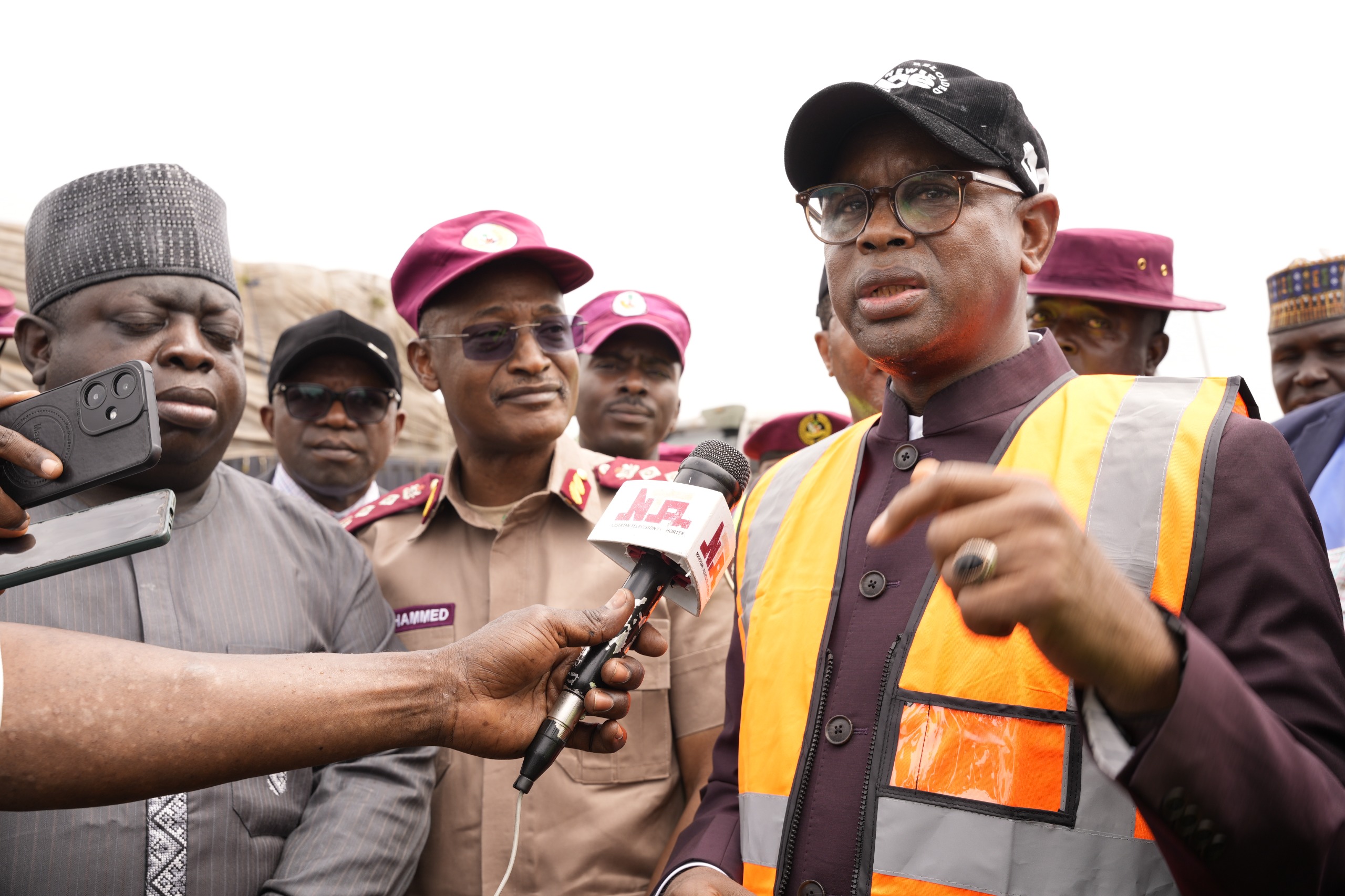 FG Gives Maje-Dikko Gridlock 48-Hour Deadline As Motorists Endure Days On Road